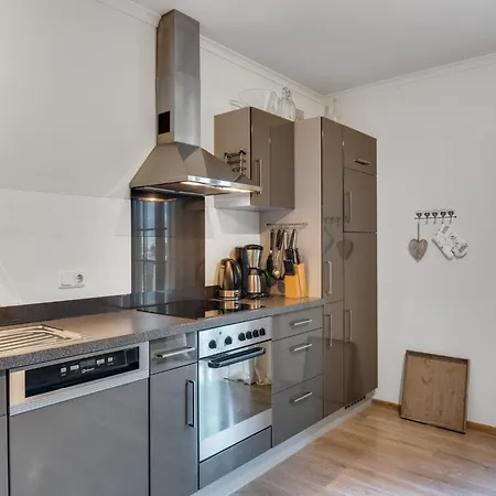 In Near Lifts בקתה