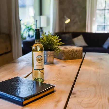 In Near Lifts בקתה *