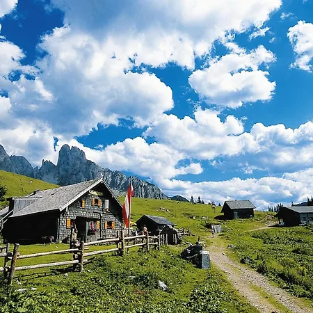 בקתה In Near Lifts *