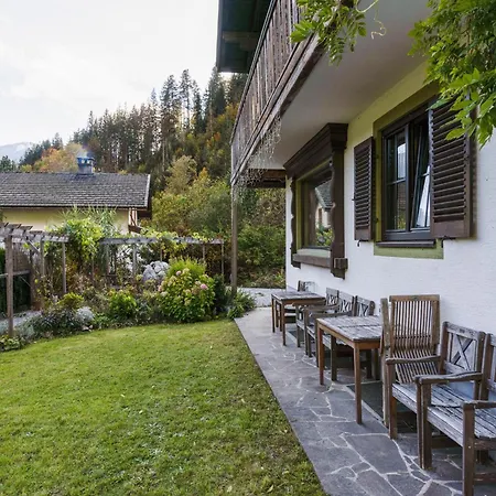 In Near Lifts * לאוגנג